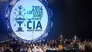 Dainų &scaron;ventės atidarymo koncertas &bdquo;Dainos namai&ldquo; Katedros aik&scaron;tėje