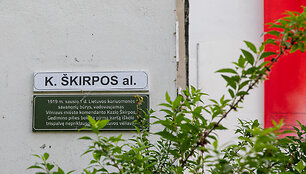 Trispalvės alėjos pavadinimas nelegaliai pakeistas į K.&Scaron;kirpos
