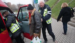 Kontrolieriai kasdien pagauna de&scaron;imtis važiuojančiųjų be bilieto
