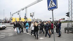 I&scaron;pardavimas prekybos centre sulaukė žmonių antplūdžio