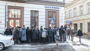 Eilės prie &Scaron;iaulių banko Vilniuje