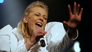 Atlikėja Mia pristatė antrąjį savo albumą  "Stiklo namai"