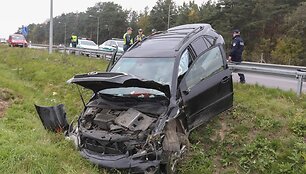 &bdquo;Lexus&ldquo; avarija Grigi&scaron;kėse