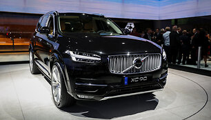 &bdquo;Volvo&ldquo; stendas Paryžiaus automobilių parodoje