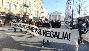 Lietuvos neįgaliųjų forumas surengė krizės eitynes.