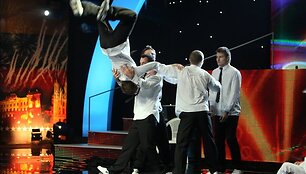 Paskutinįjį lapkričio sekmadienio vakarą vyko trečiasis TV3 projekto &bdquo;Lietuvos talentai&ldquo; pusfinalis. Vilniaus Ūkio banko teatro arenos scenoje pasirodė dar vienas dalyvių de&scaron;imtukas. Žiūrovai ir komisija į finalą i&scaron;siuntė vadinamuosius trikerius &bdquo;Kaprex&ldquo; ir breikerius &bdquo;Real time modify&ldquo; i&scaron; &Scaron;iaulių.