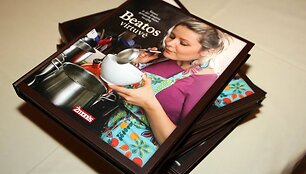 Knygos autorė pasakojo apie virtuvės paslaptis, dalinosi patarimais su vakaro svečiais.