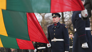 Nepriklausomybės aikštėje Valstybės vėliavos pakėlimo ceremonijoje