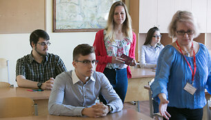 Abiturientai laiko privalomąjį lietuvių kalbos ir literatūros egzaminą