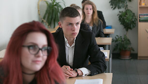 Abiturientai laikė valstybinį istorijos egzaminą