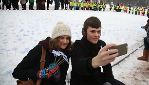 Luki&scaron;kių aik&scaron;tė pražydo neužmir&scaron;tuolėmis