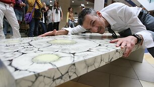 Dizaineriai pristatė ekologija propoguojačius suoliukus