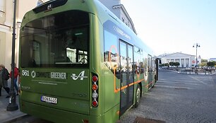 Spalio 5-11 dienomis Vilniaus gatvėmis važinėja naujausias &Scaron;vedijos gamintojų elektra ir dyzelinu varomas hibridinis autobusas &bdquo;Volvo&ldquo;.