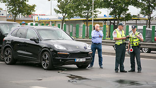 Vilniaus centre vienas po kito susidūrė 4 automobiliai