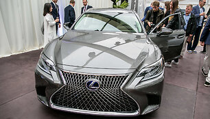 Lexus automobilių pristatymas