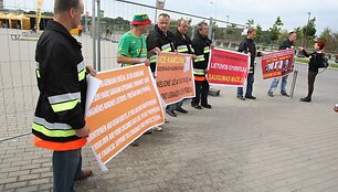Ugniagesių gelbėtojų profesinė sąjungos akcija prie &bdquo;Siemens&ldquo; arenos.