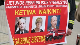 Ugniagesių gelbėtojų profesinė sąjungos akcija prie &bdquo;Siemens&ldquo; arenos.
