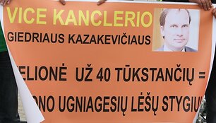 Ugniagesių gelbėtojų profesinė sąjungos akcija prie &bdquo;Siemens&ldquo; arenos.