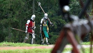 Riterių turnyras tapo pirmuoju renginiu ant lankytojams atverto Rokantiškių piliakalnio.