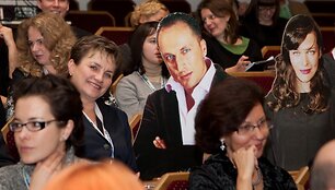 Kartoniniai žinomų žmonių plakaitai
