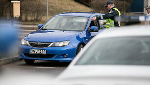 Policija reide stabdė greičio mėgėjus &ndash; siūlė emocijas i&scaron;lieti virtualiai