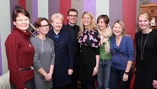 I&scaron; kairės: Dalia Balžekienė, Tada Pauk&scaron;tytė, Prezidentė Dalia Grybauskaitė, Justas Prascevičius, Giedrė Žickytė, Dagnė Vildžiūnaitė, Greta Akcijonaitė, Guoda Ungulaitytė