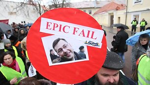 Pedagogai mitingą surengė piktindamiesi mažėjančiu finansavimu