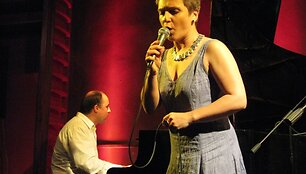 Neda Malunavičiūtė ir Artūras Anusauskas klube &bdquo;The Music Village&ldquo;