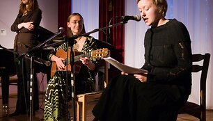 J.Smiltė Jasiulionė (centre) ir G.Beinoriūtė (de&scaron;inėje)