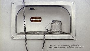 Remigijus Pačėsa &bdquo;Peiliukas prie nuotraukos priklijuotas todėl, kad grandinė prikabinta prie bokalo&ldquo; 1992 m.