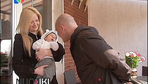 Ramūnas Vy&scaron;niauskas su žmona Inese ir sūnumi