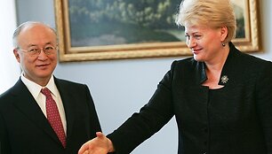 TATENA generalinis direktorius Yukiya Amano ir &scaron;alies vadovė Dalia Grybauskaitė