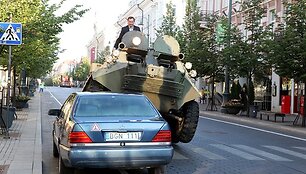 Meras Artūras Zuokas meta i&scaron;&scaron;ūkį neleistinose vietoje automobilius statantiems žmonėms