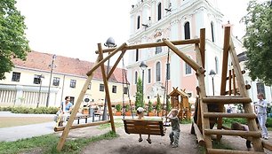 Rašytojai sieks, kad S.Moniuškos skvere neliktų nei kavinės, nei vaikų žaidimo aikštelės. 