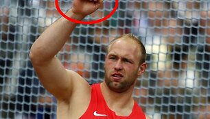 Estus supykdė, kad Robertas Hartingas diską metė apsiri&scaron;ęs vidurinį pir&scaron;tą.