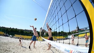 Paplūdimio tinklinio naktis prasidės &scaron;e&scaron;tą valandą vakaro, o pasibaigs pirmą valandą nakties.