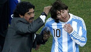 D.Maradona sveikina L.Messi