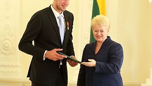 Apdovanojamas Jonas Valančiūnas