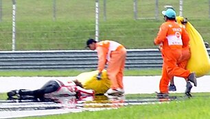 Trasos darduotojai bandė padėti Marco Simoncelli