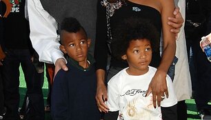 Toni Braxton su vyru Keri Lewisu ir vaikais