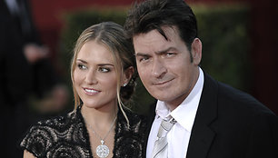 Brooke Mueller ir Charlie Sheenas