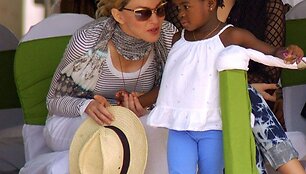 Madonna su dukrele Mercy James 
