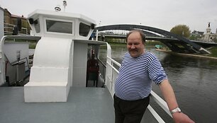 Leono Benečio teigimu, laivo &bdquo;Ryga&ldquo; plaukiojimo Nerimi sezonas, jeigu leis orai, &scaron;iemet truks net iki spalio pabaigos.