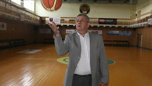 Vilniaus krepšinio mokyklos direktorius A.Naruševičius mano, kad vieningas sporto centras atneš ne naudą, o tik žalą sportui.