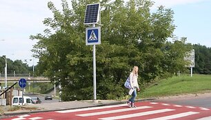 15 pavojingų Vilniaus gatvių ruožų ir pėsčiųjų perėjų paženklintos raudonos spalvos pagrindu.