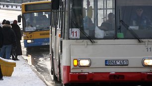 Vilniuje siūloma sujungti autobusų ir troleibusų įmones, nes tai esą leistų sumažinti administravimo sąnaudas ir galvoti ne tik apie patogesnį transportą, bet ir apie pigesnius bilietus.