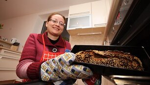 Eleną duonos kepimo mada užkrėtė kolegos ir dabar vilnietė teigė parduotuvėse pirktos duonos nebevalganti, nes ji tapo tiesiog neskani.