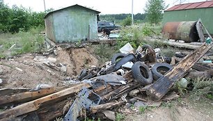 Metalinių garažų Sietyno g. 2A likę nedaug, dalis savininkų skuba nukelti savo statinius, kiti dar tikisi pakovoti dėl savo turto. 