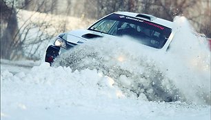 „Halls Winter rally“ lenktynių akimirka