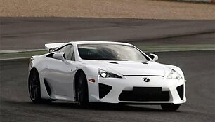 &bdquo;Lexus LFA&ldquo;. Prie vairo Alexas Wurzas